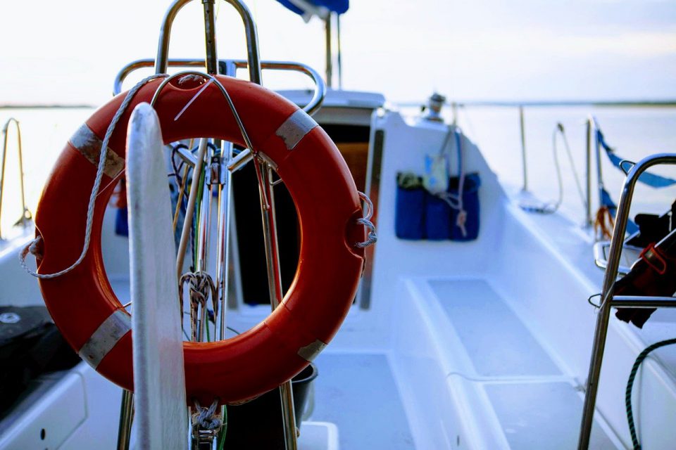 Wodny biznes – opłacalność czarteru jachtu
